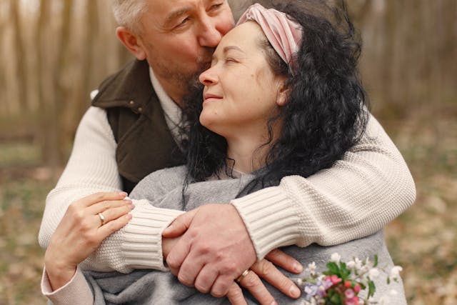 estate planning, image of senior couple embracing